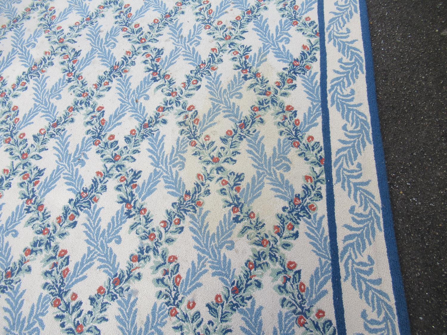 Very large modern Chinese machine woven carpet with an all-over blue floral lattice design on an - Image 5 of 8