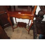 Small Edwardian mahogany shaped top fold-over card table on cabriole supports with undertier, 22.