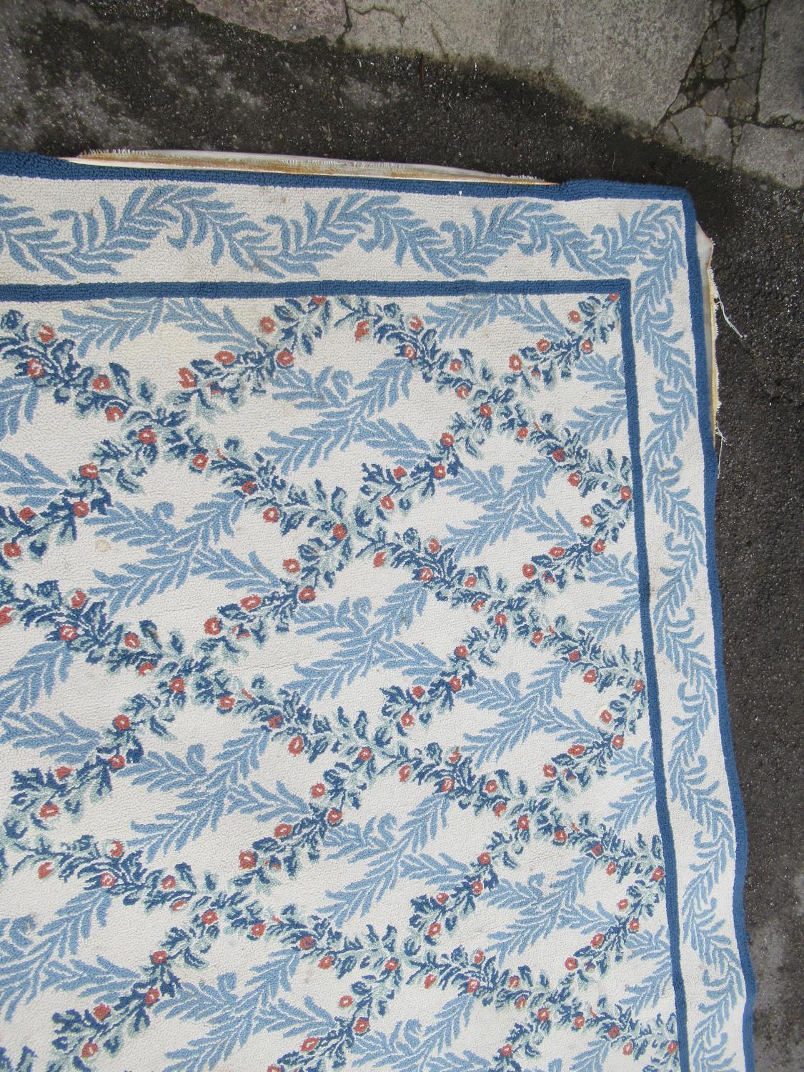 Very large modern Chinese machine woven carpet with an all-over blue floral lattice design on an - Image 4 of 8