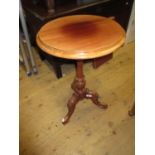 Reproduction mahogany pedestal wine table in Victorian style, the circular moulded top above a