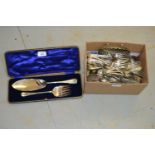 Two silver thimbles, cased pair of plated fish servers and a small quantity of miscellaneous