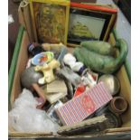 Large quantity of miscellaneous small collectables