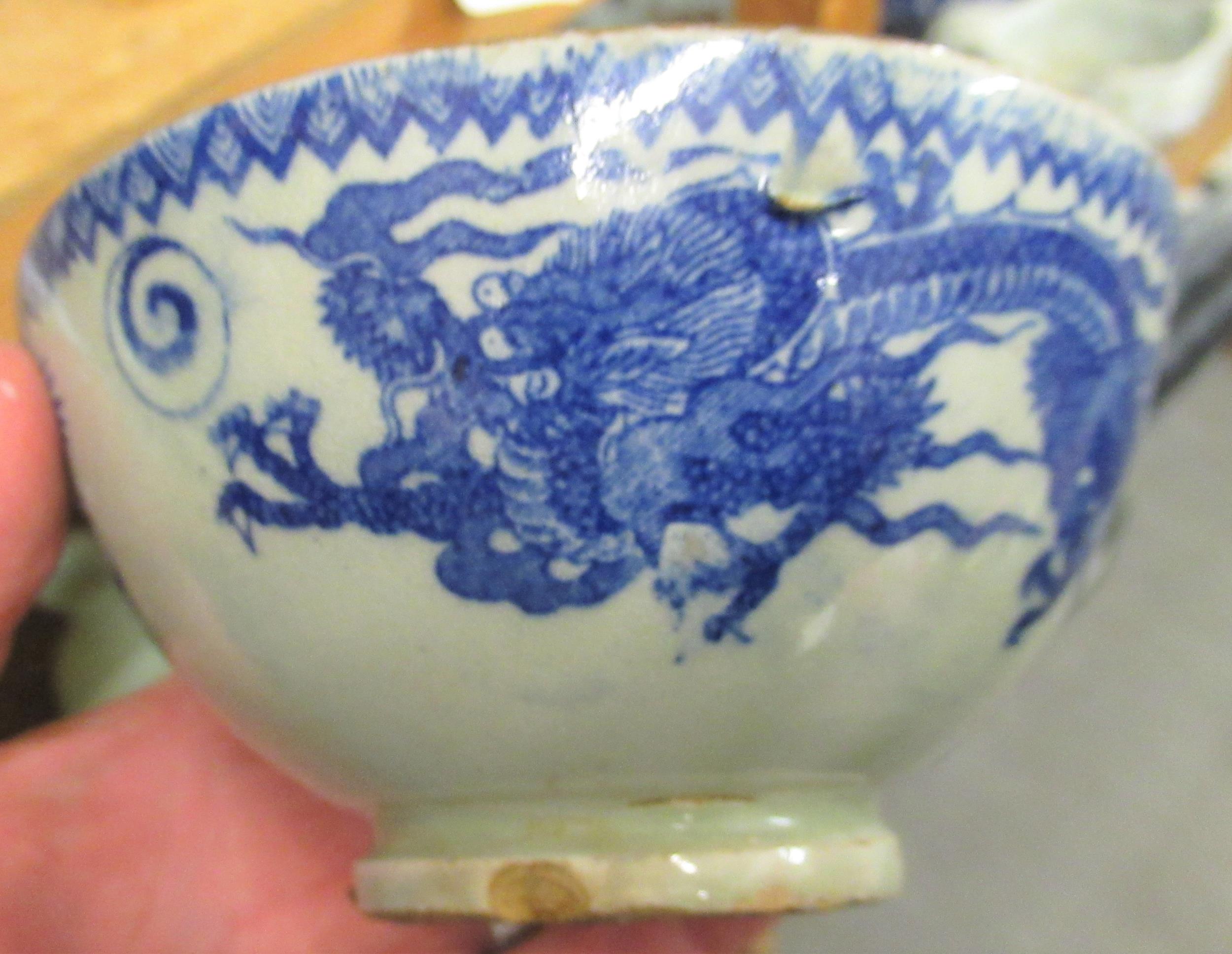 Chinese porcelain bowl decorated with dragons, signed with red seal mark to base, 5.5ins diameter - Image 6 of 11