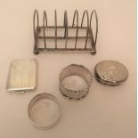 London silver six division toast rack (handle lacking) together with two silver napkin rings, a