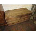 Rectangular pine trunk with a hinged cover