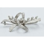 1970's 18ct White gold diamond floral spray brooch, 45mm x 30mm Weight - 9g