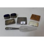 Three small silver cigarette cases, 7oz, pair of silver open salts, silver handled cake slice and