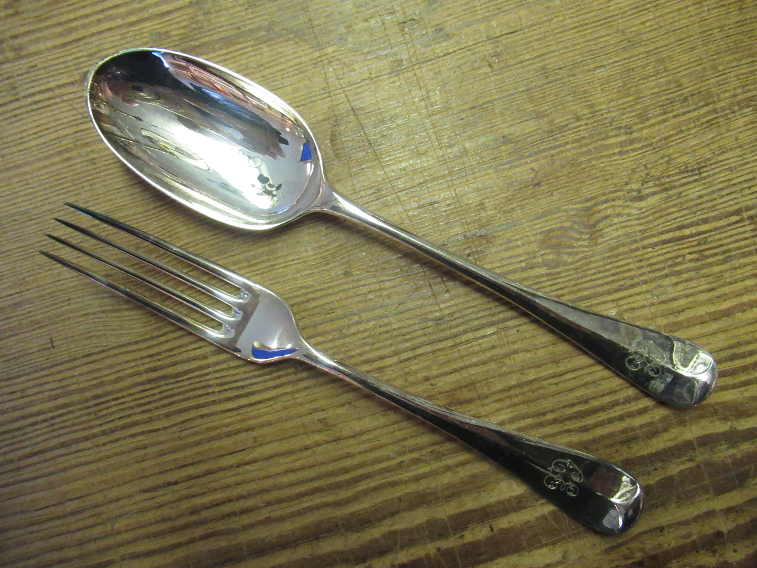 19th Century oak cased canteen of Mappin Bros. silver plated spoons, forks, ladles and tongs etc. - Image 5 of 5