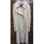 Gentleman's Burberry trench coat with Novacheck lining The size is approximately an XL, size label