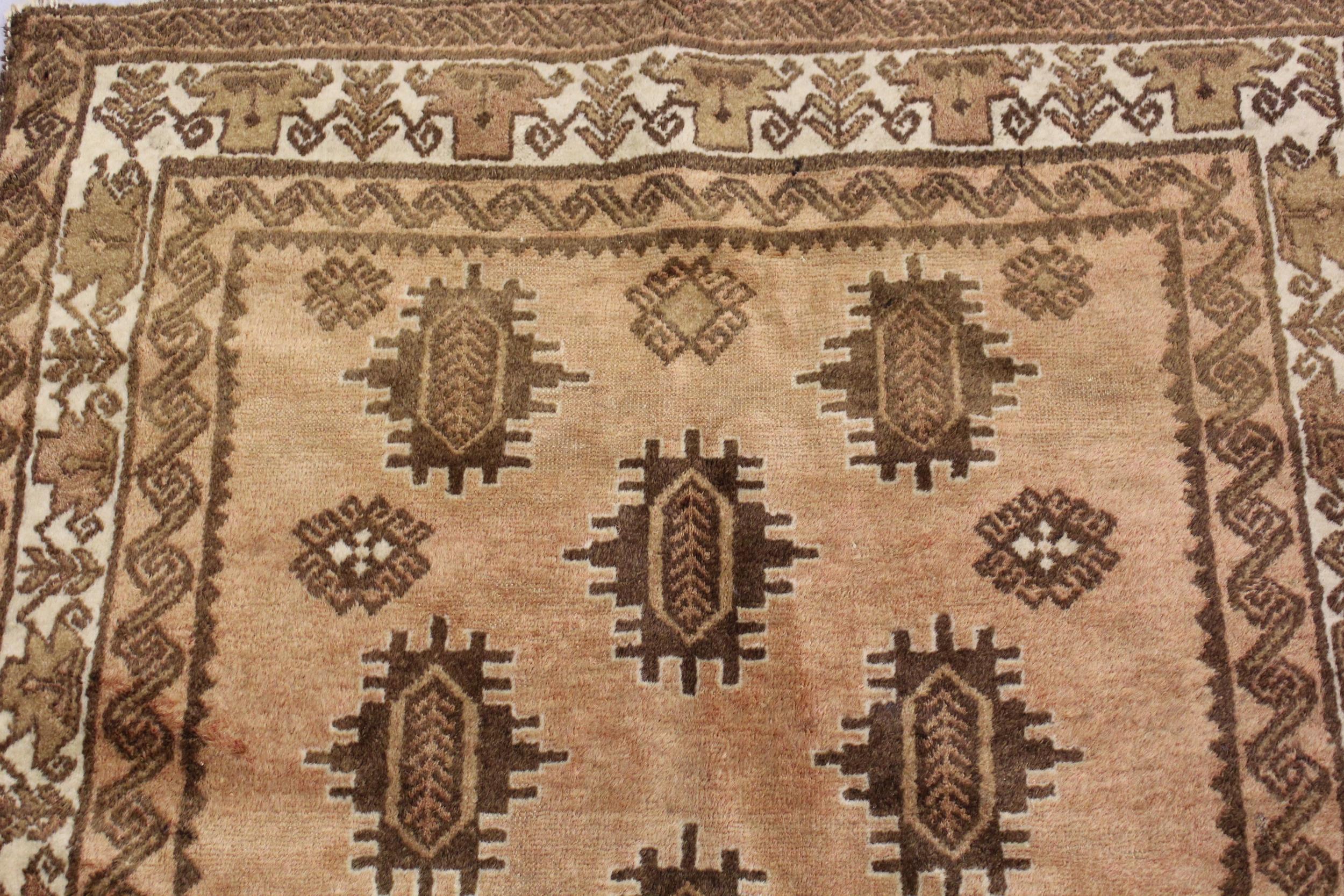 Small Afghan rug with an all over stylised floral design, in shades of beige and brown, 5ft4ins x - Image 2 of 3