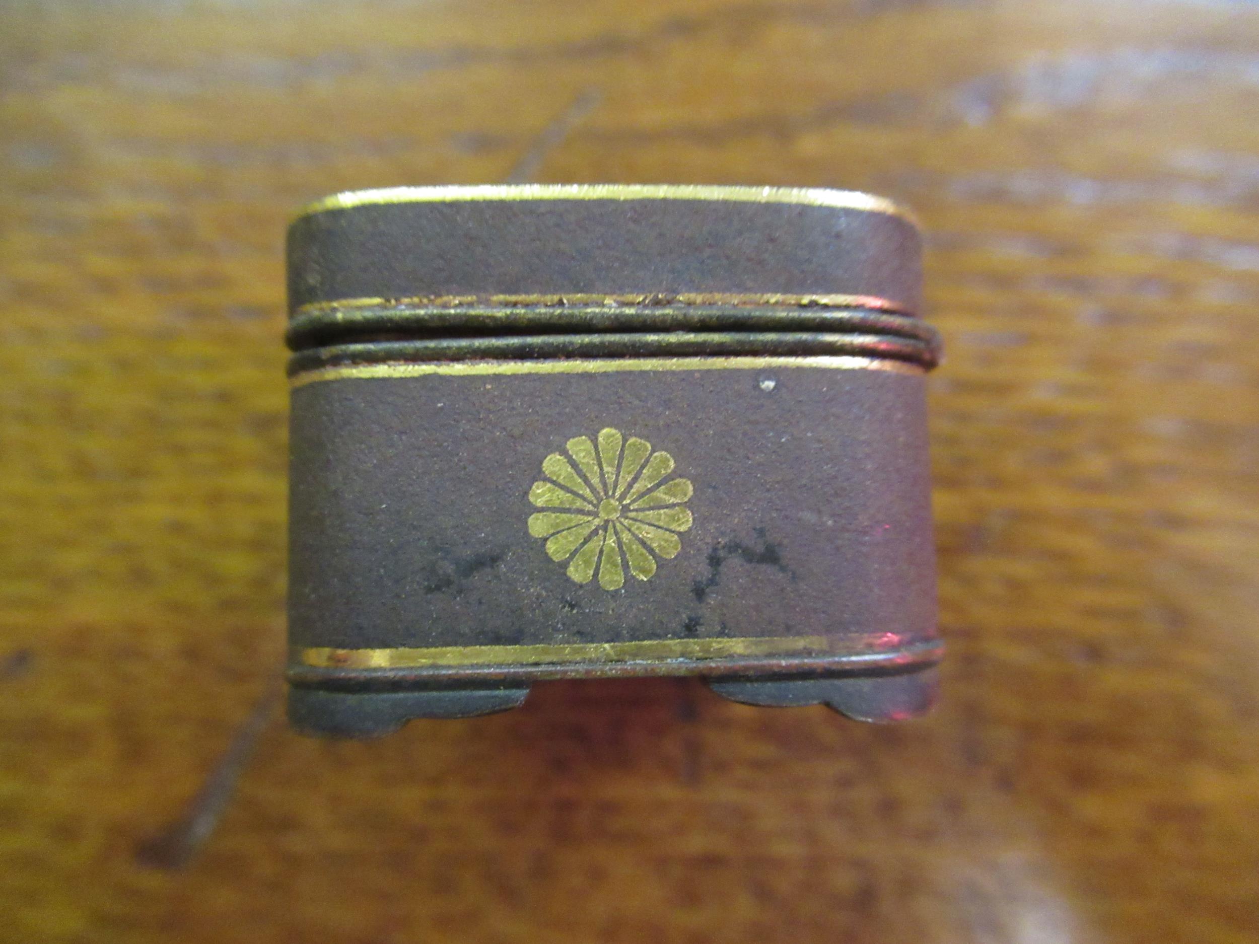 Good quality Japanese Niello gilt metal snuff box, signed to the base together with a collection - Image 4 of 8