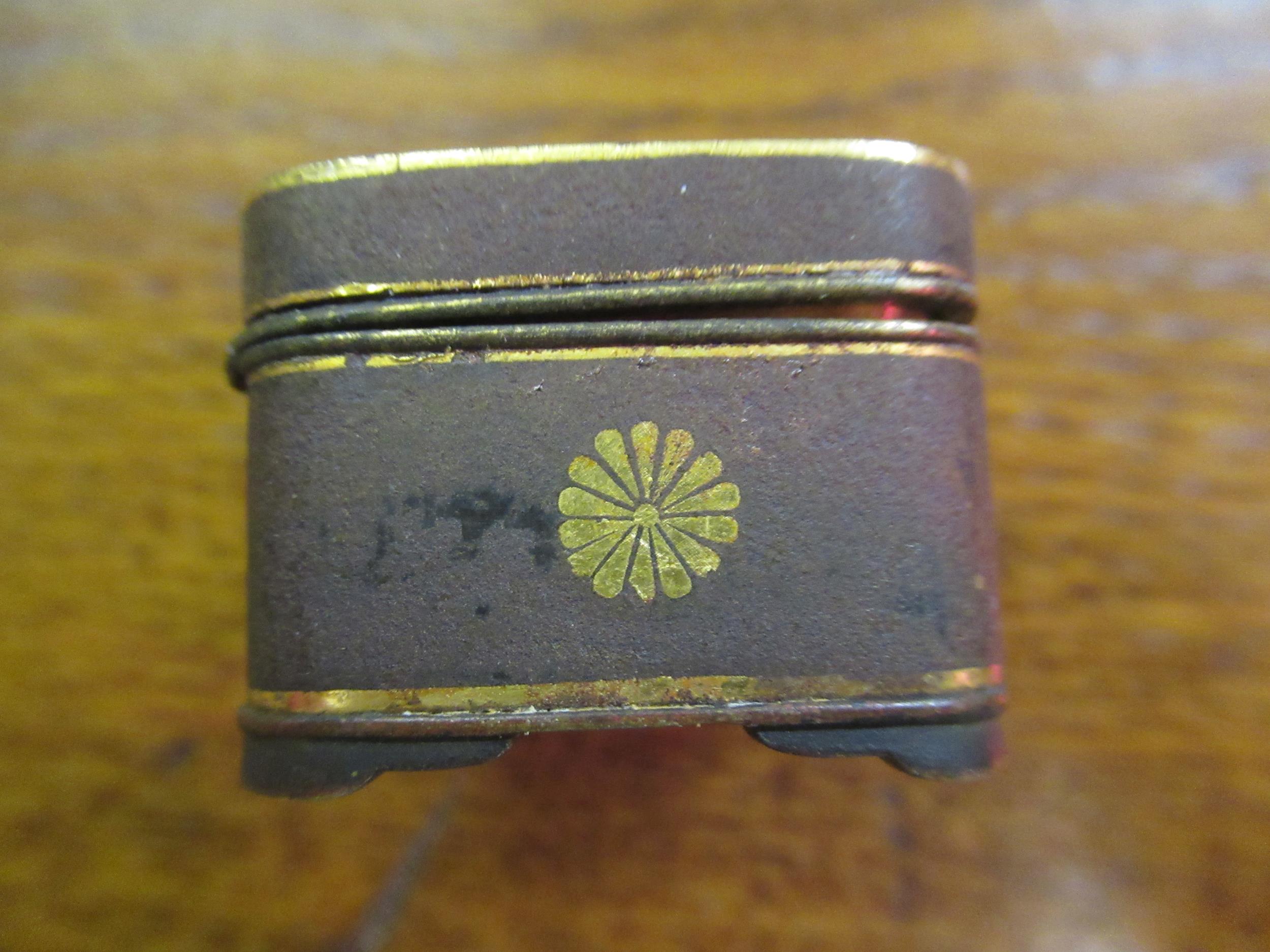 Good quality Japanese Niello gilt metal snuff box, signed to the base together with a collection - Image 6 of 8