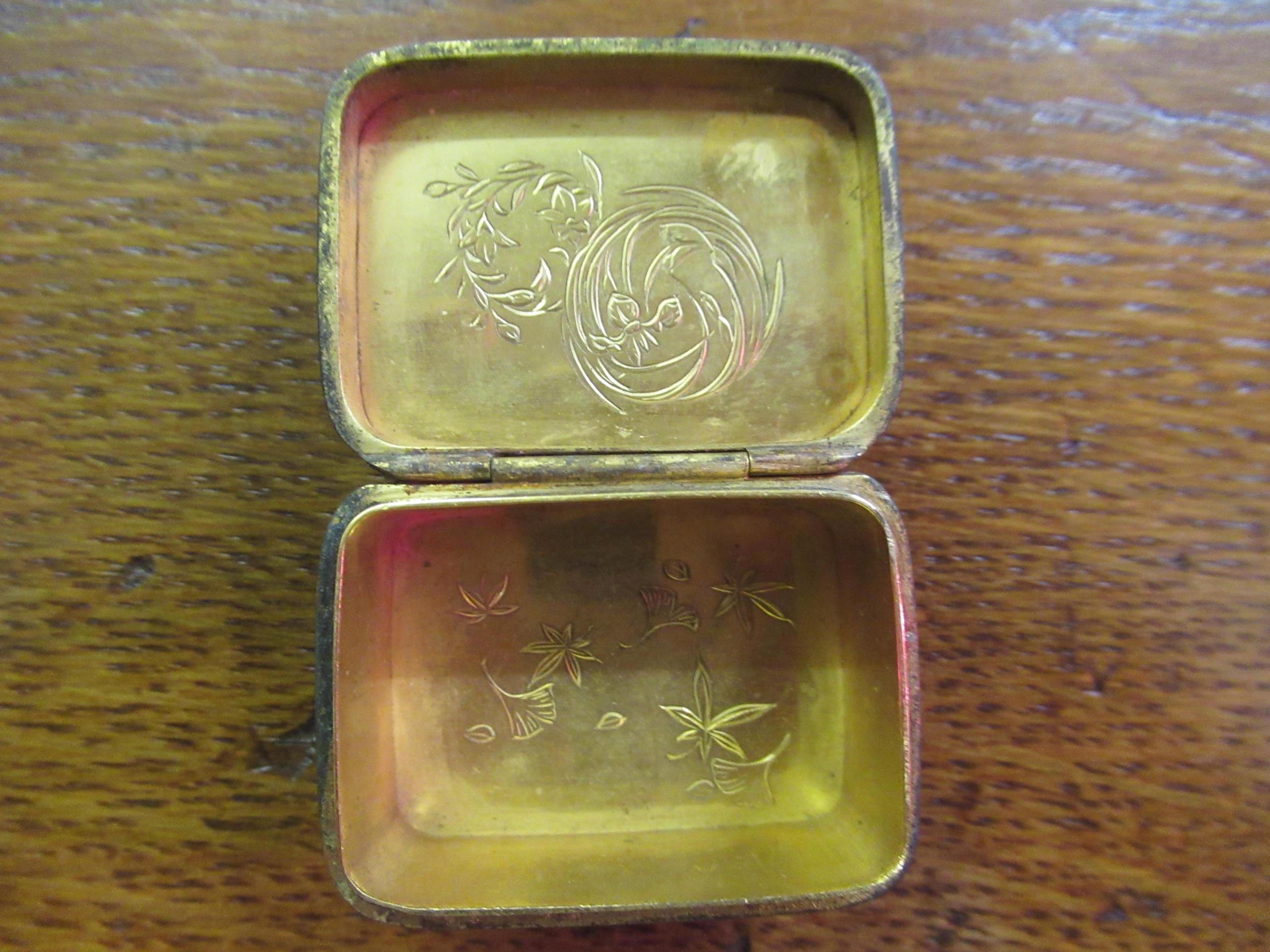 Good quality Japanese Niello gilt metal snuff box, signed to the base together with a collection - Image 8 of 8
