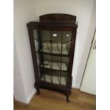 Small mahogany display cabinet with a single bow fronted bar glazed door enclosing shelves on