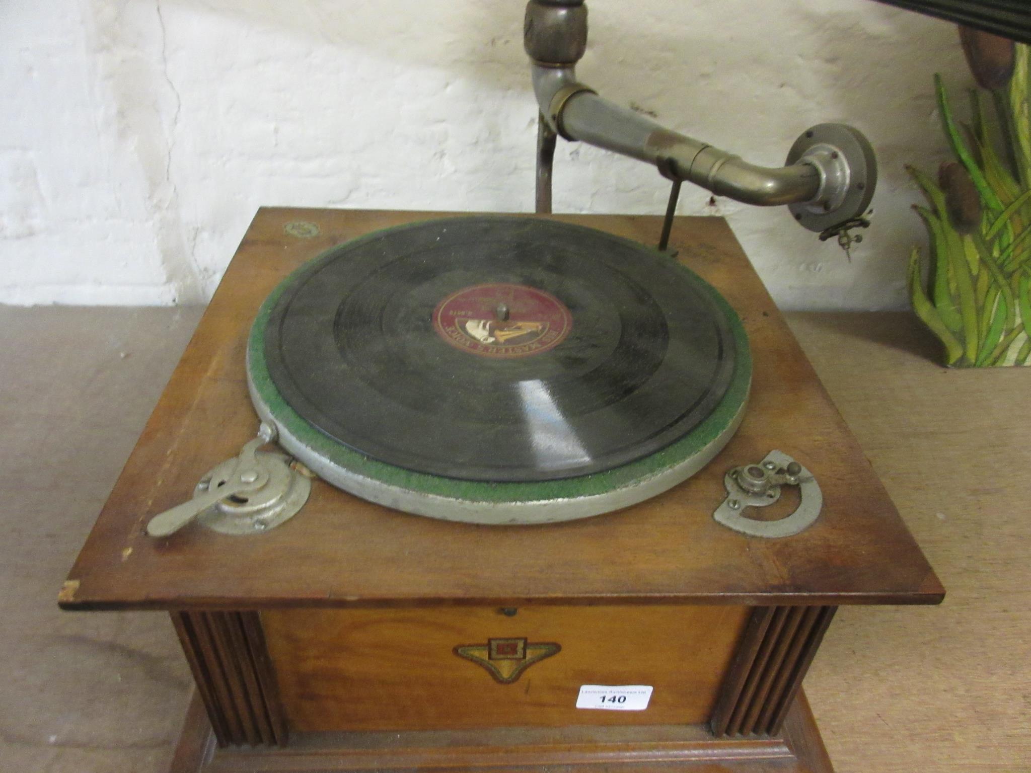 Edison Bell ' Discaphone ' walnut cased wind-up gramophone with painted Toleware horn Not - Image 3 of 10