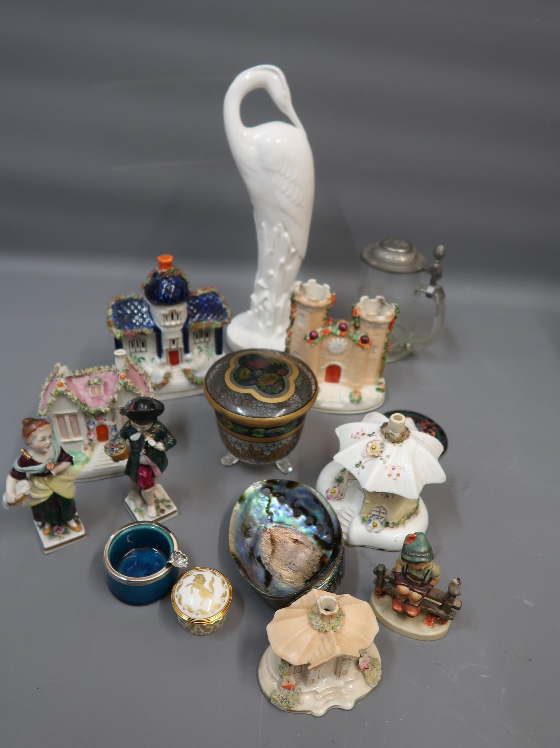 Small quantity of miscellaneous items of decorative ceramics and glass