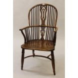 Large 19th Century yew wood and elm splat and stick back Windsor chair, having turned tapering