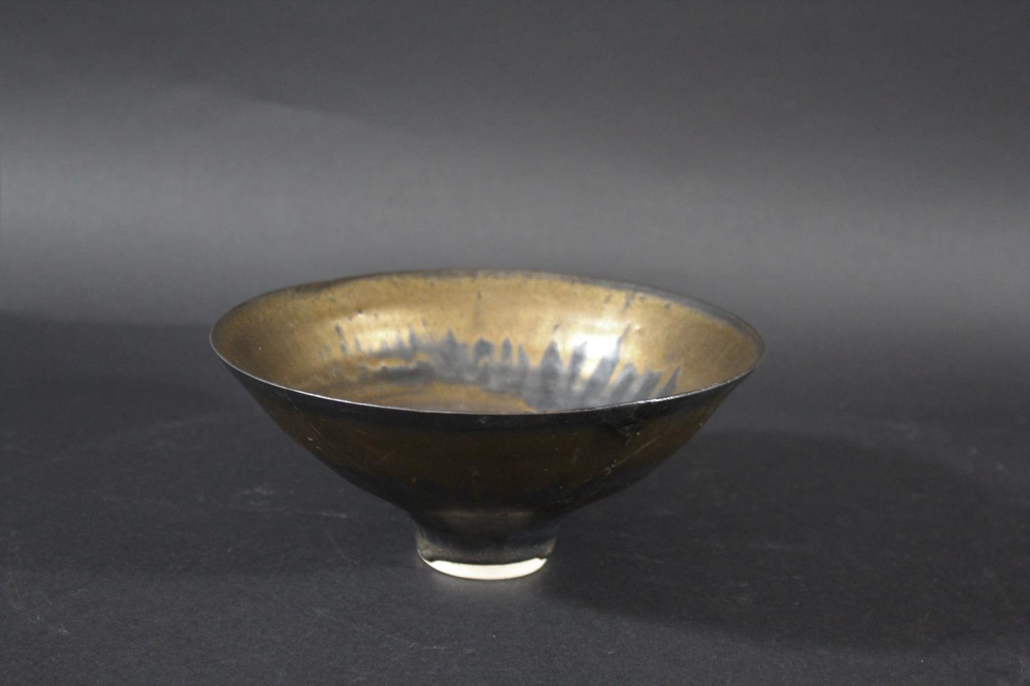 LUCIE RIE (1902-1995) - PORCELAIN BOWL a porcelain footed bowl with a bronze and black drip effect - Image 5 of 20