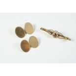 A PAIR OF 9CT GOLD CUFFLINKS of oval form, each with one plain link and one with engine turned