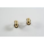 A PAIR OF 18CT TWO COLOUR GOLD EARRINGS of oval geometric shape, 2cm long, 4.2 grams