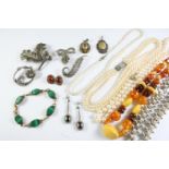 A QUANTITY OF JEWELLERY AND COSTUME JEWELLERY including a malachite and 9ct gold bracelet, three