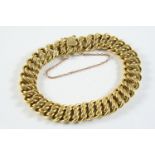 AN 18CT GOLD DOUBLE CURB LINK BRACELET with concealed clasp, 17.5cm long, 18.7 grams