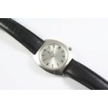 A GENTLEMAN'S STAINLESS STEEL 'TUNING FORK' ACCUTRON WRISTWATCH BY BULOVA the signed circular dial