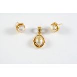 A CULTURED PEARL AND GOLD PENDANT the baroque-shaped cultured pearl is mounted in 22ct gold, 2.5cm