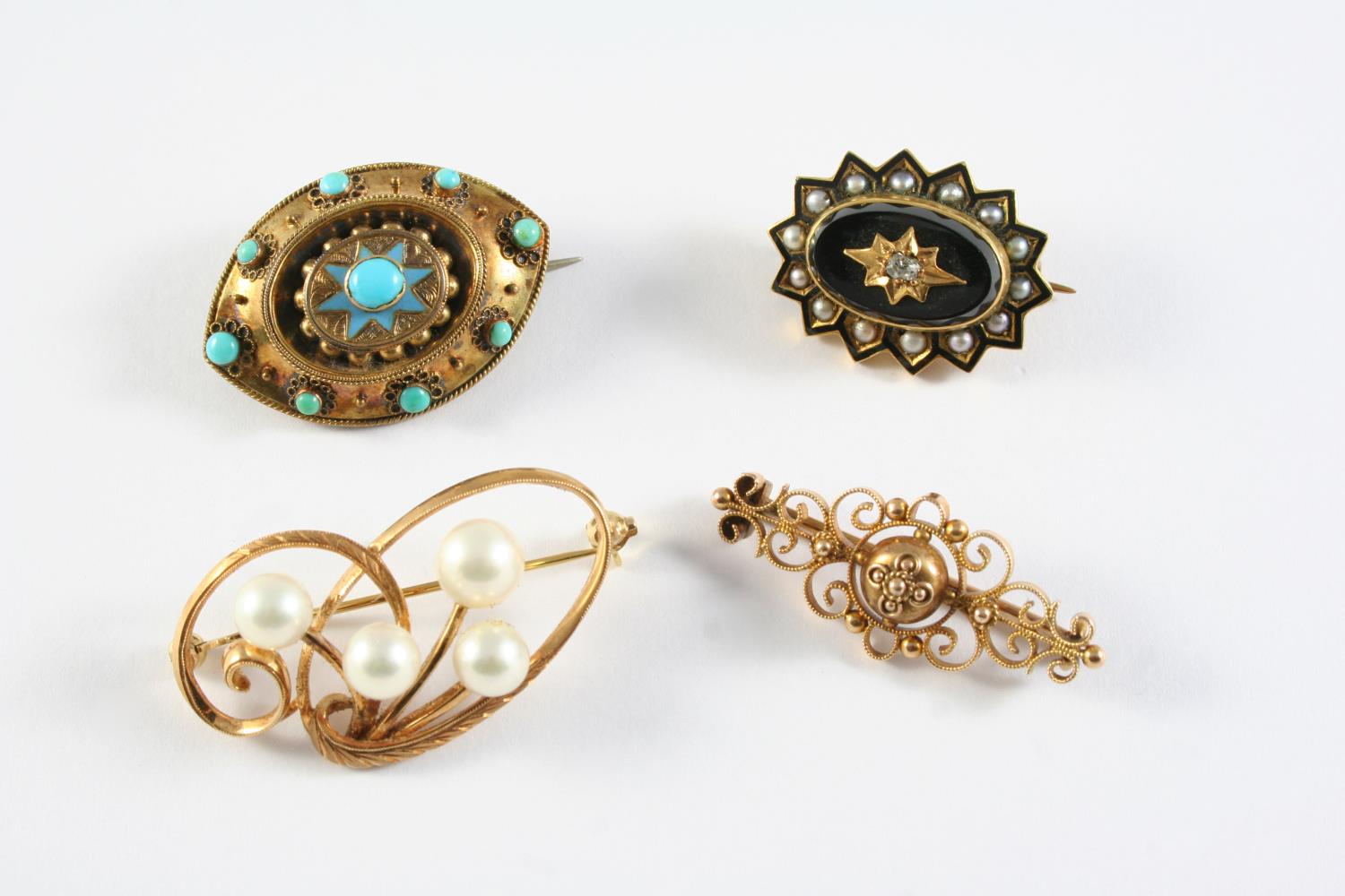 A VICTORIAN GOLD AND TURQUOISE BROOCH the oval gold mount is set with turquoise cabochons, with