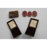 A PENWORK SNUFF BOX early 19th century 7.5 cms, three composition intaglio portraits, Bonaparte,