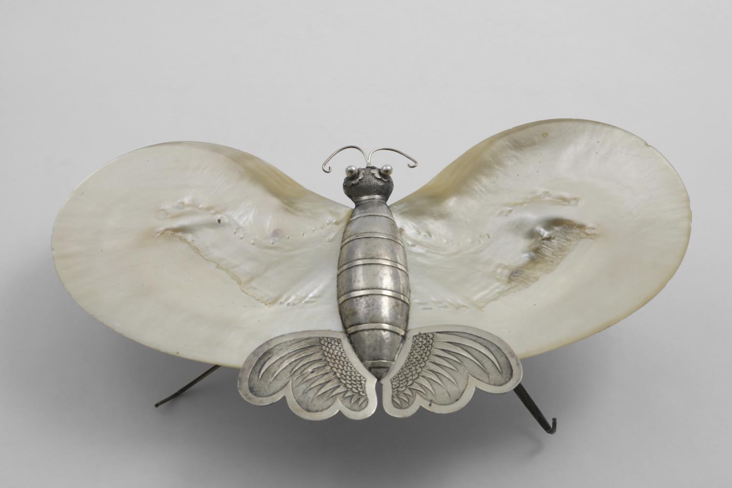 A LATE 19TH / EARLY 20TH CENTURY CHINESE MOTHER OF PEARL MOUNTED DISH resembling a butterfly, by