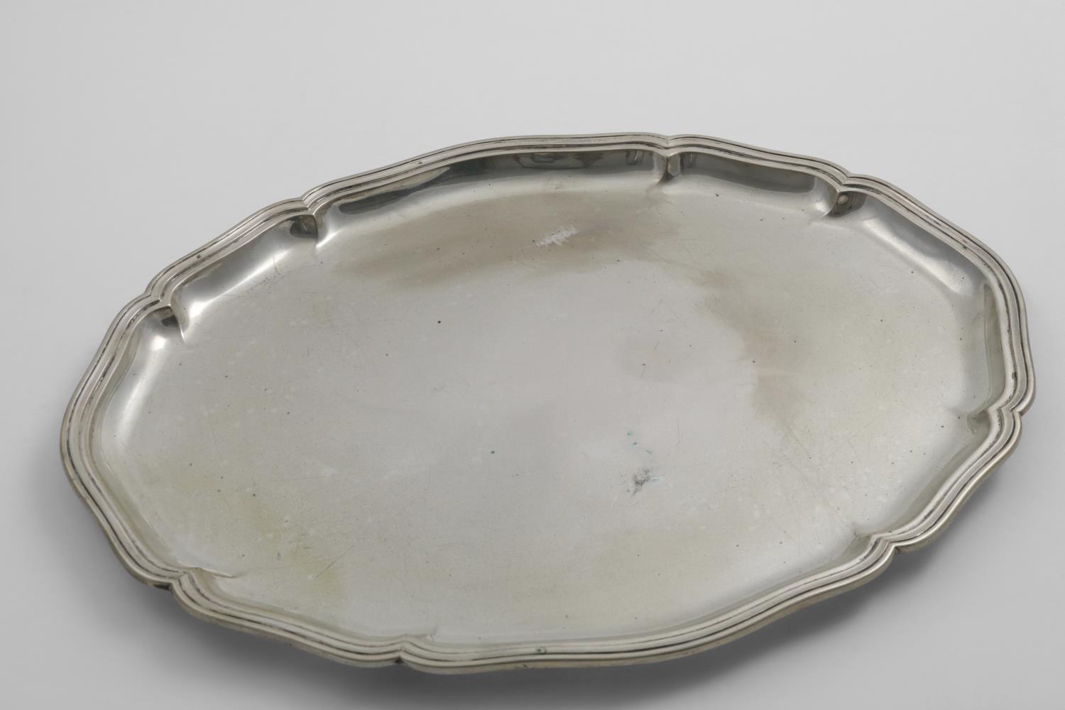 AN EARLY 20TH CENTURY GERMAN TRAY OR SALVER of shaped oval outline; 15.3" (39 cms) long; 29.7 oz