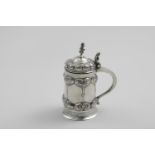 AN EARLY 20TH CENTURY GERMAN SMALL TANKARD in the manner of an early 18th century example with