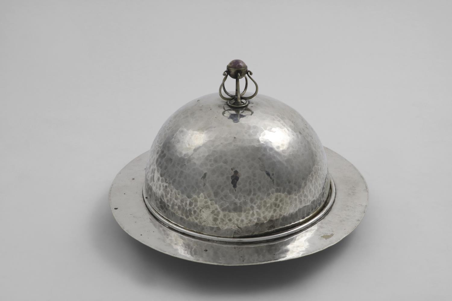 AN ART & CRAFTS ELECTROPLATED MUFFIN DISH & COVER with a hammered finish, the wirework finial set