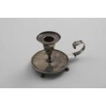 AN EARLY 19TH CENTURY ITALIAN CHAMBERSTICK on four paw feet with an extending, pull-out handle,