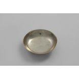 AN EARLY GEORGE II SMALL CIRCULAR DISH OR SAUCER on a collet foot, by Edward Cornock, London 1729;
