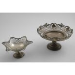 AN EARLY 20TH CENTURY PIERCED FRUIT DISH OR STAND on a domed pedestal foot, by Walker & Hall,