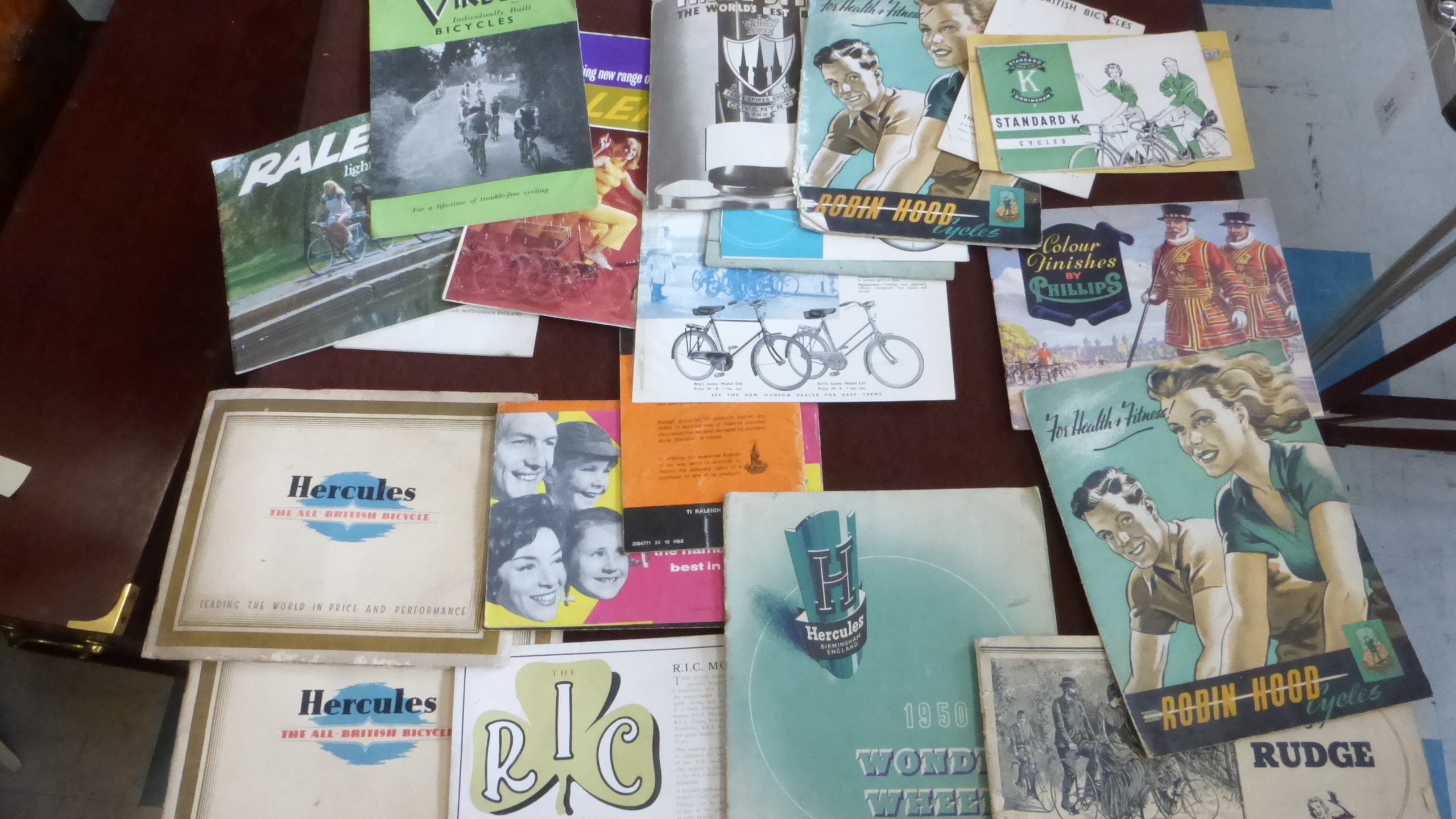 Bicycle Brochures. A good and large assortment of mainly colour brochures from the 1930s and - Image 3 of 3