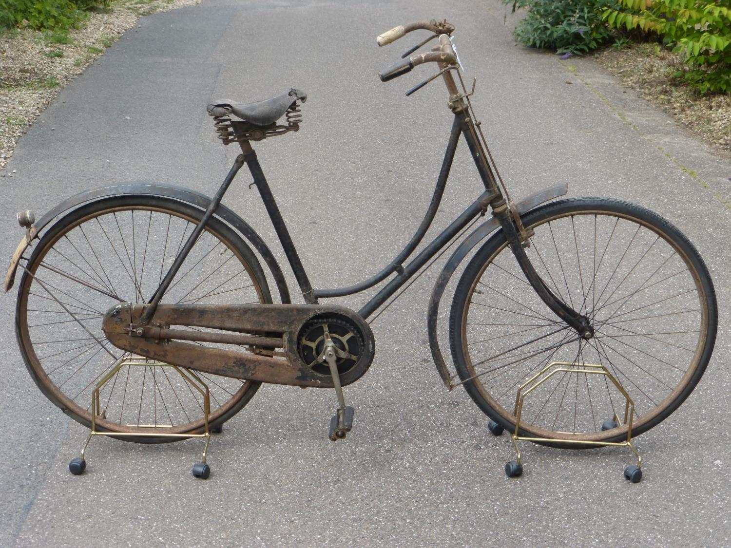 Swift of Coventry Ltd. A lady's Loop Frame bicycle, probably dating from the 1920s, It has a 22-inch