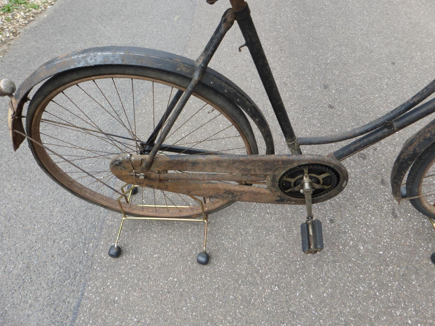 Swift of Coventry Ltd. A lady's Loop Frame bicycle, probably dating from the 1920s, It has a 22-inch - Image 2 of 3