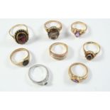 EIGHT ASSORTED GOLD AND GEM SET RINGS including a three row diamond and 9ct three colour gold