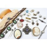 A QUANTITY OF JEWELLERY IN A JEWELLERY BOX including a carved shell cameo depicting The Three