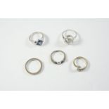 FIVE ASSORTED GOLD AND GEM SET RINGS including a diamond cross-over ring, set with two circular-