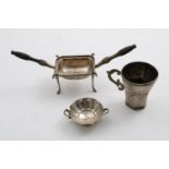 A SMALL LATE 18TH / EARLY 19TH CENTURY SOUTH AMERICAN / HISPANIC TWO-HANDLED CUP, maker's mark "FY",