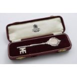 AN ELIZABETH II CAST PRESENTATION KEY initialled "RFD" on one side, by Deakin & Francis,