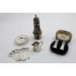 A MIXED LOT:- An Elizabeth II sugar caster, a small octagonal cream jug, a small dish, a cased