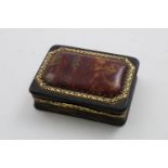 A GEORGE III GOLD MOUNTED TORTOISESHELL SNUFF BOX rectangular with chased borders, the cover set