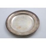 AN EARLY 19TH CENTURY FRENCH CIRCULAR DISH with a reeded rim, maker's mark of "C.CAHIER" (incuse),