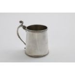 AN EARLY 19TH CENTURY TAPERING MUG with ribbed moulding around the foot and rim and a decorative