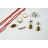 A QUANTITY OF JEWELLERY including a coral bead necklace, a pair of banded agate and gold drop